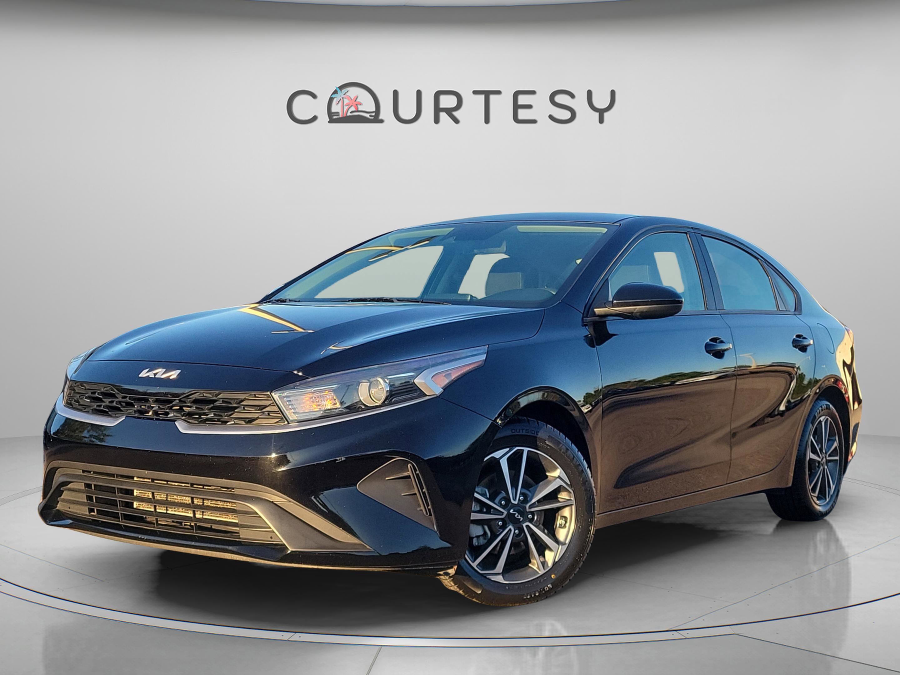 Used 2023 Kia Forte LXS image 1
