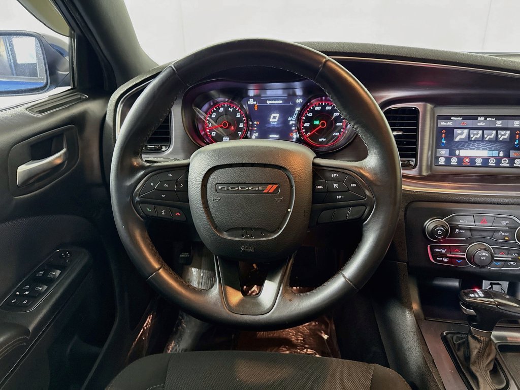 Used 2018 Dodge Charger SXT w/ Blacktop Package RWD image 26