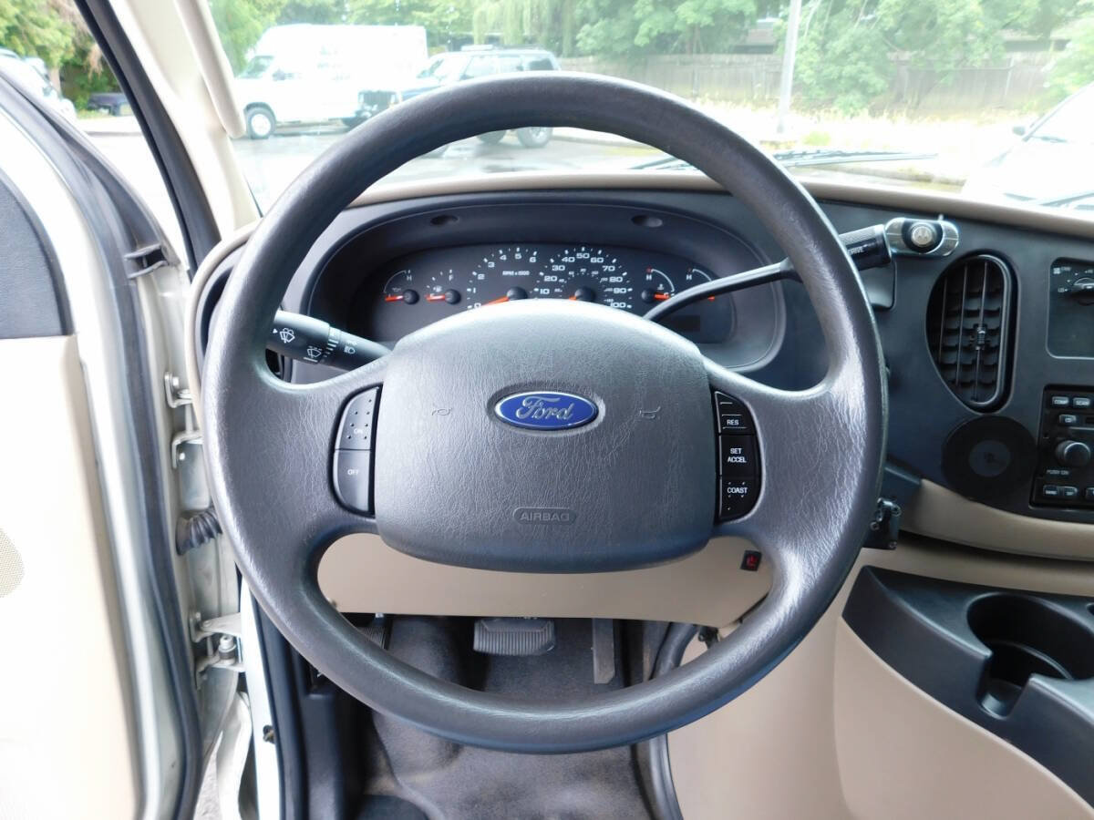 Used 2006 Ford E-150 and Econoline 150 RWD image 7