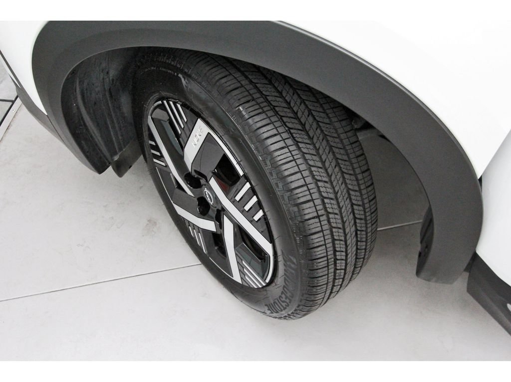 Used 2026 Nissan Kicks SV w/ SV Premium Package FWD image 7