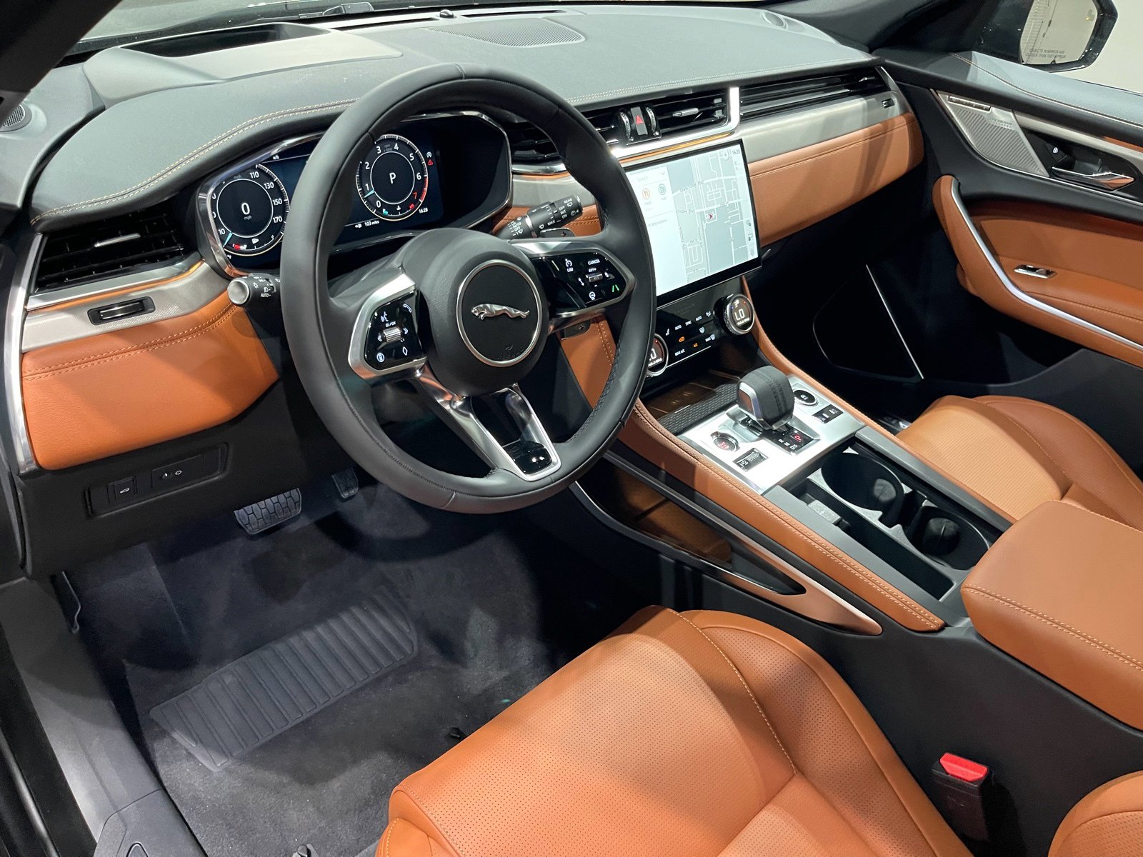 New 2026 Jaguar F-PACE R-Dynamic S image 7