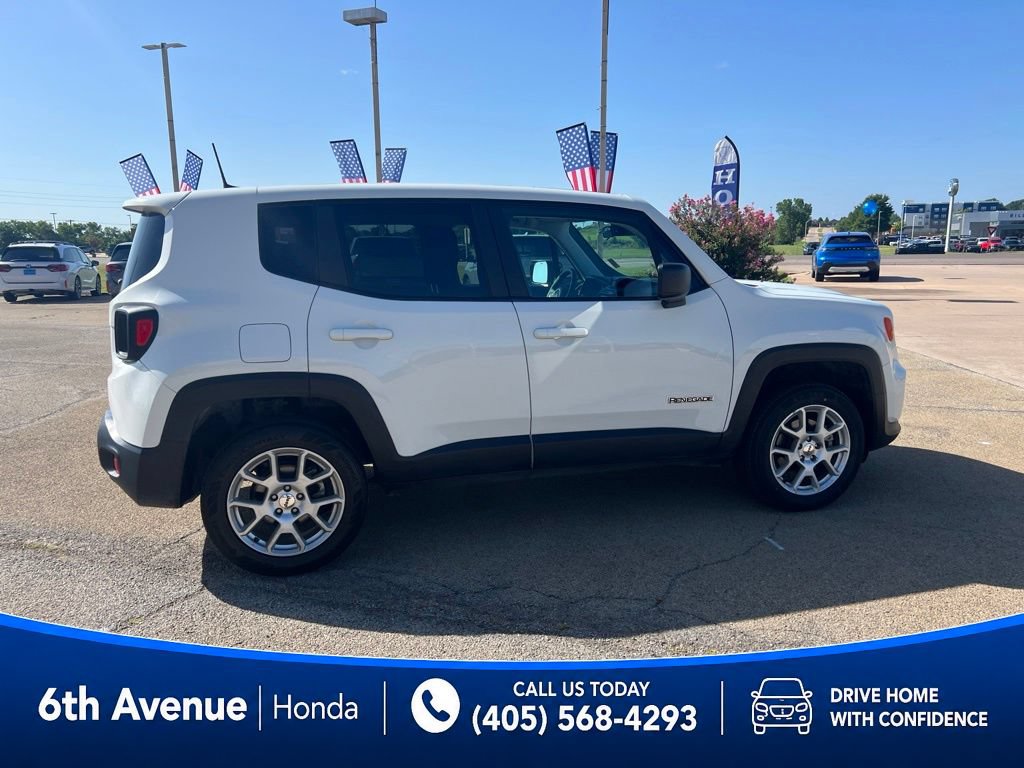Used 2023 Jeep Renegade Latitude AWD/4WD image 4