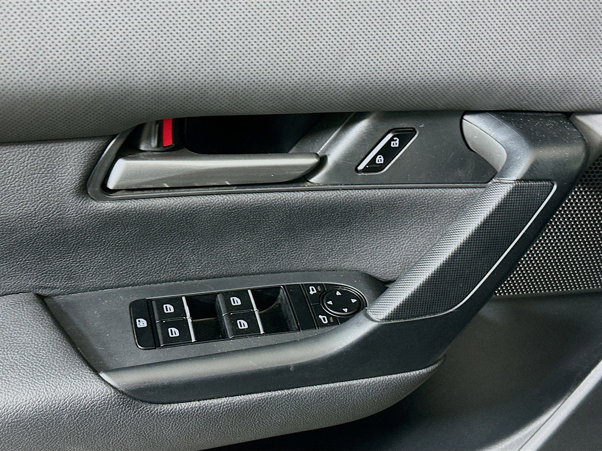 Used 2025 MAZDA CX-50 AWD 2.5 S w/ Preferred Package image 15