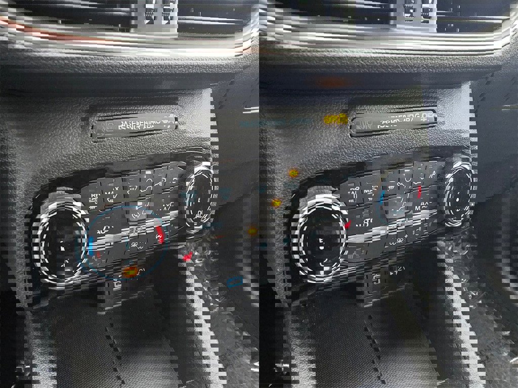 Used 2022 Ford Escape Titanium w/ Class II Trailer Tow Package image 24