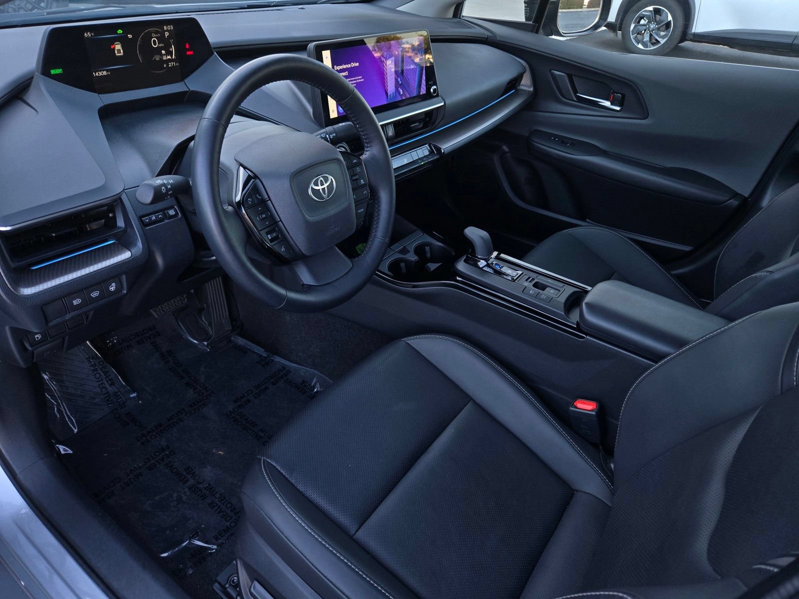Certified 2025 Toyota Prius XLE FWD image 8