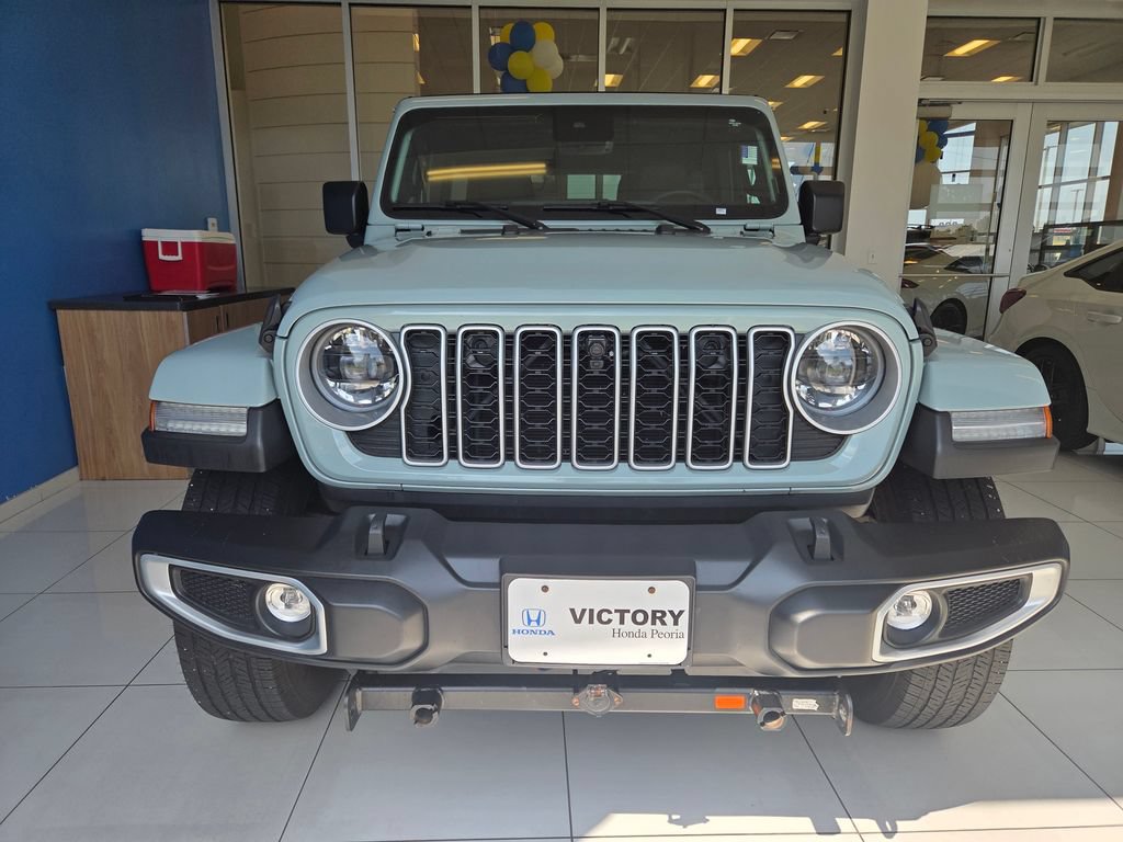 Used 2024 Jeep Wrangler Unlimited Sahara w/ Technology Group AWD/4WD image 2