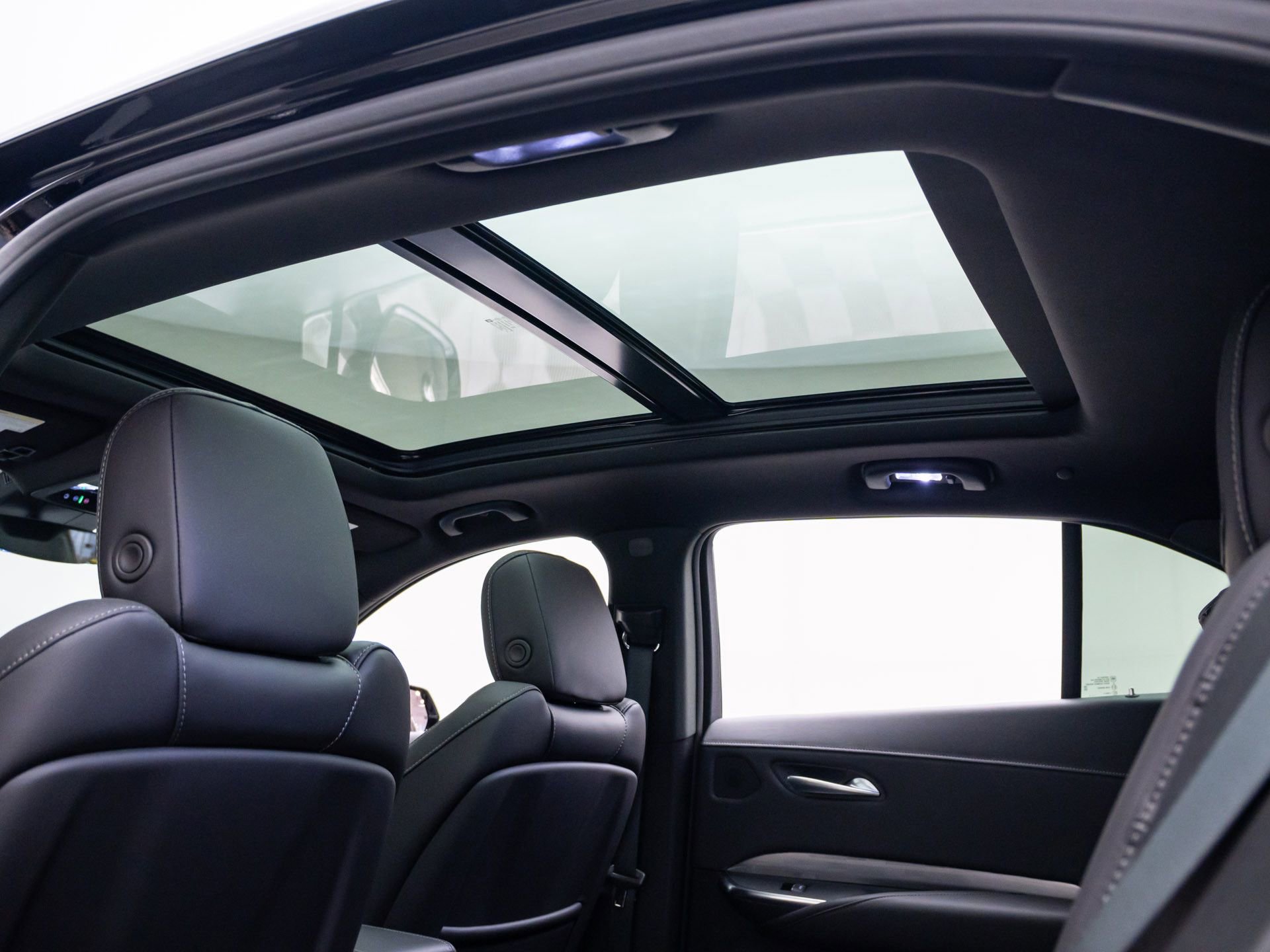 Certified 2025 Cadillac XT4 Premium Luxury AWD/4WD image 20