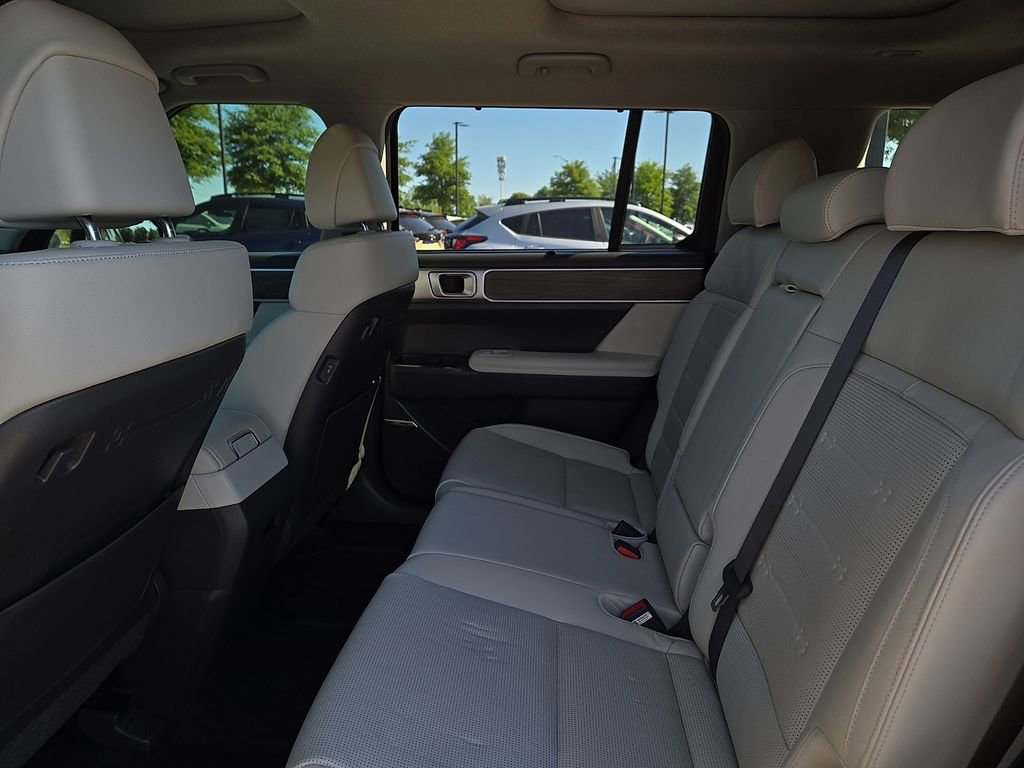 Used 2024 Hyundai Santa Fe Limited FWD image 11