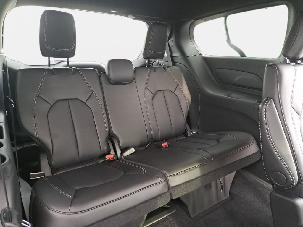 New 2026 Chrysler Pacifica Select AWD/4WD image 12