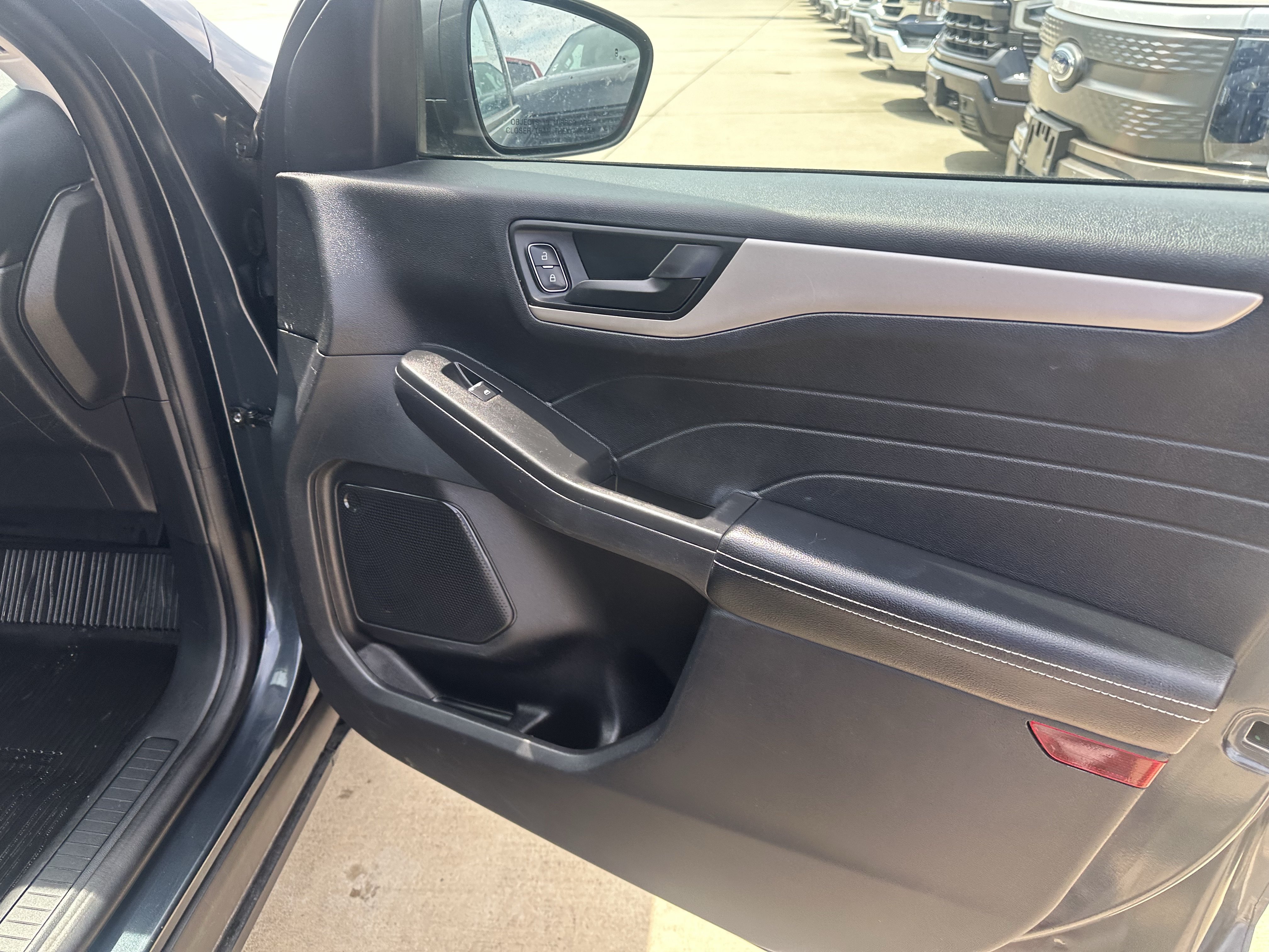 Used 2022 Ford Escape SE w/ Convenience Package FWD image 13