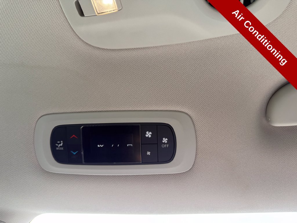 Used 2022 Chrysler Voyager LX FWD image 36