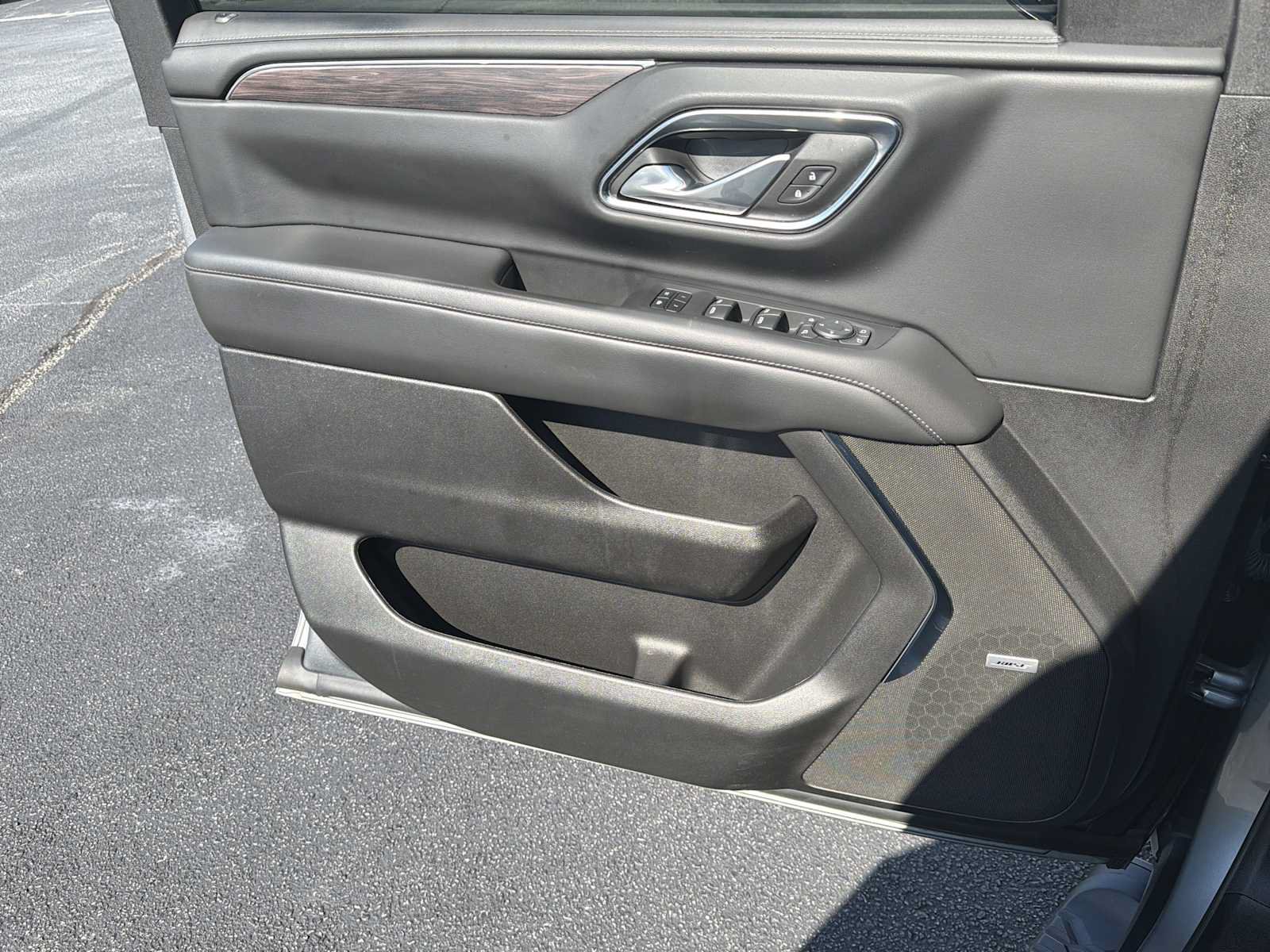 Used 2023 Chevrolet Tahoe Z71 w/ Z71 Off-Road Package AWD/4WD image 19