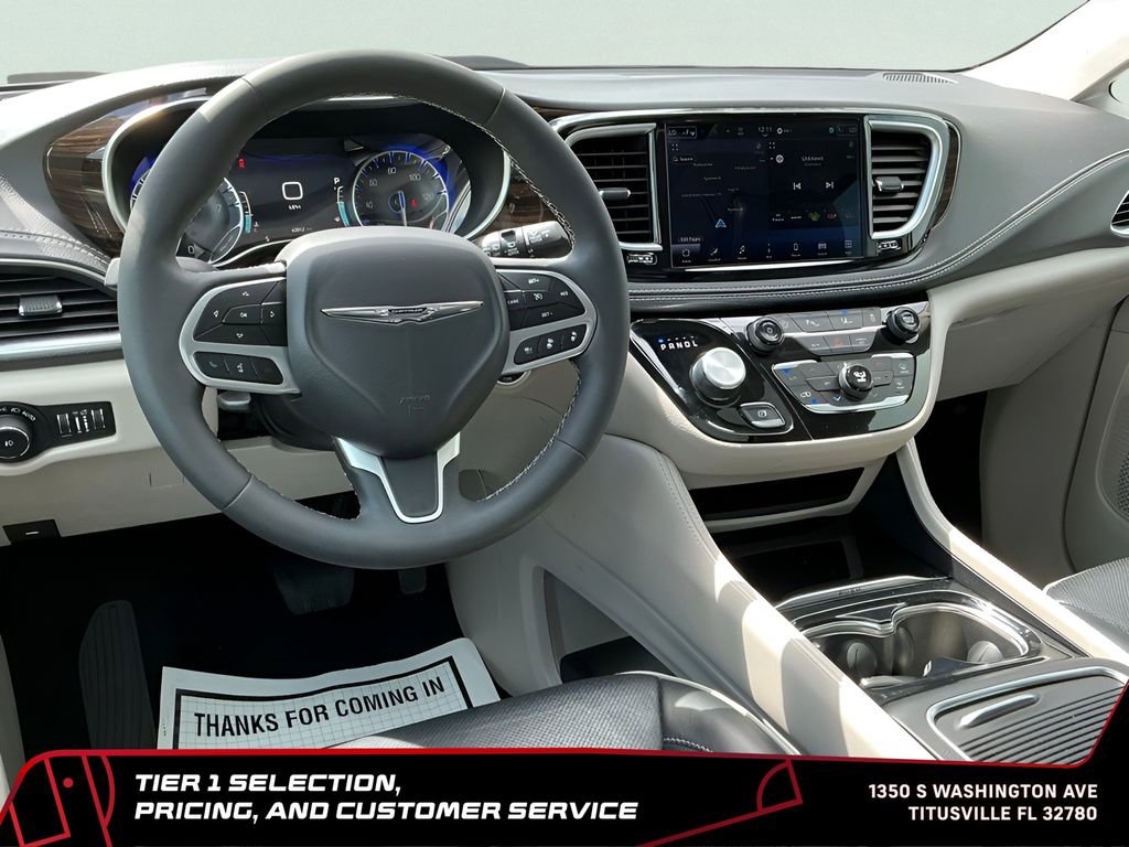 Used 2024 Chrysler Pacifica Limited FWD image 23