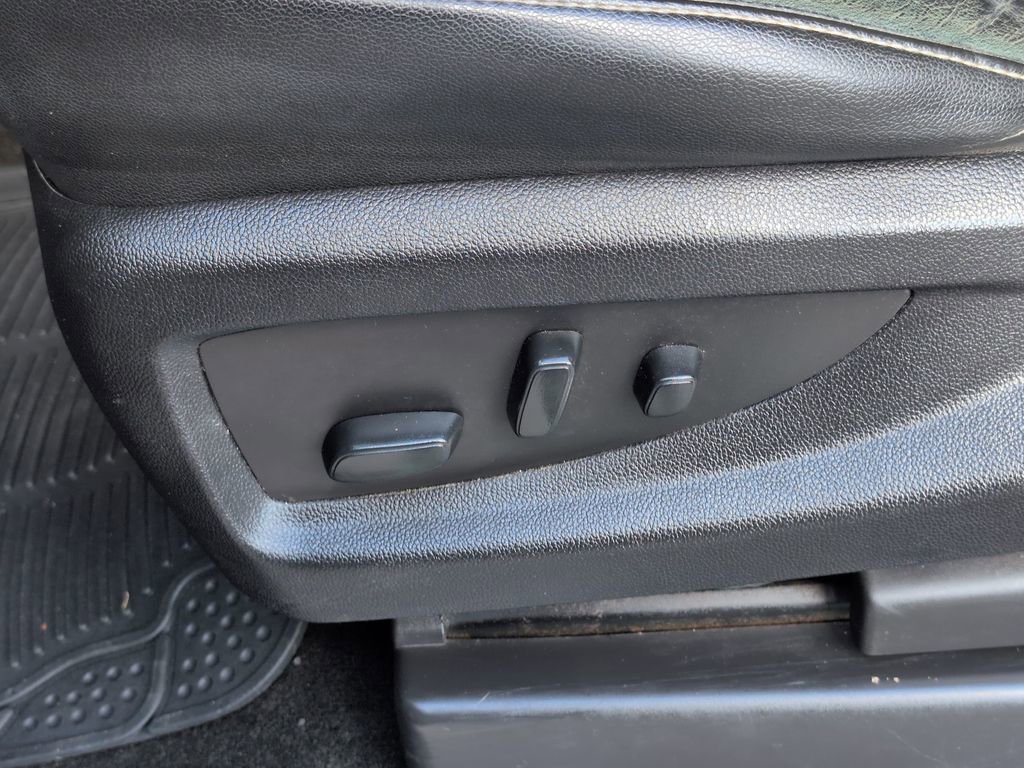 Used 2018 Chevrolet Suburban LT image 13