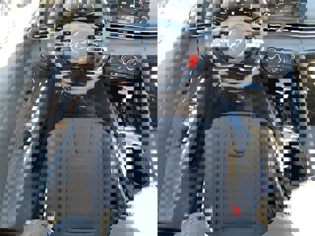 Used 2024 Hyundai Elantra SE image 20