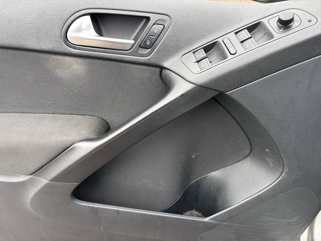 Used 2013 Volkswagen Tiguan S image 16