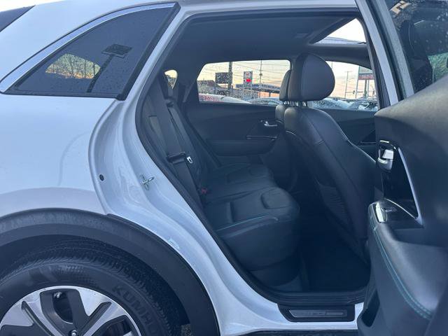 Used 2022 Kia Niro EX Premium w/ Cold Weather Package image 17
