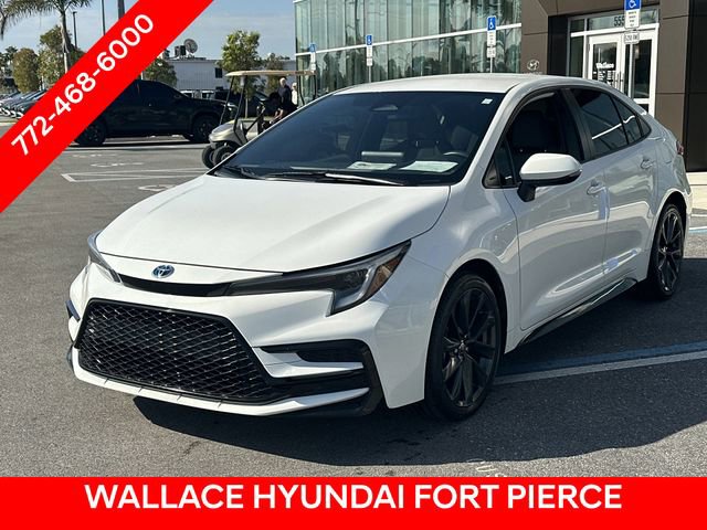 Used 2023 Toyota Corolla SE FWD image 3
