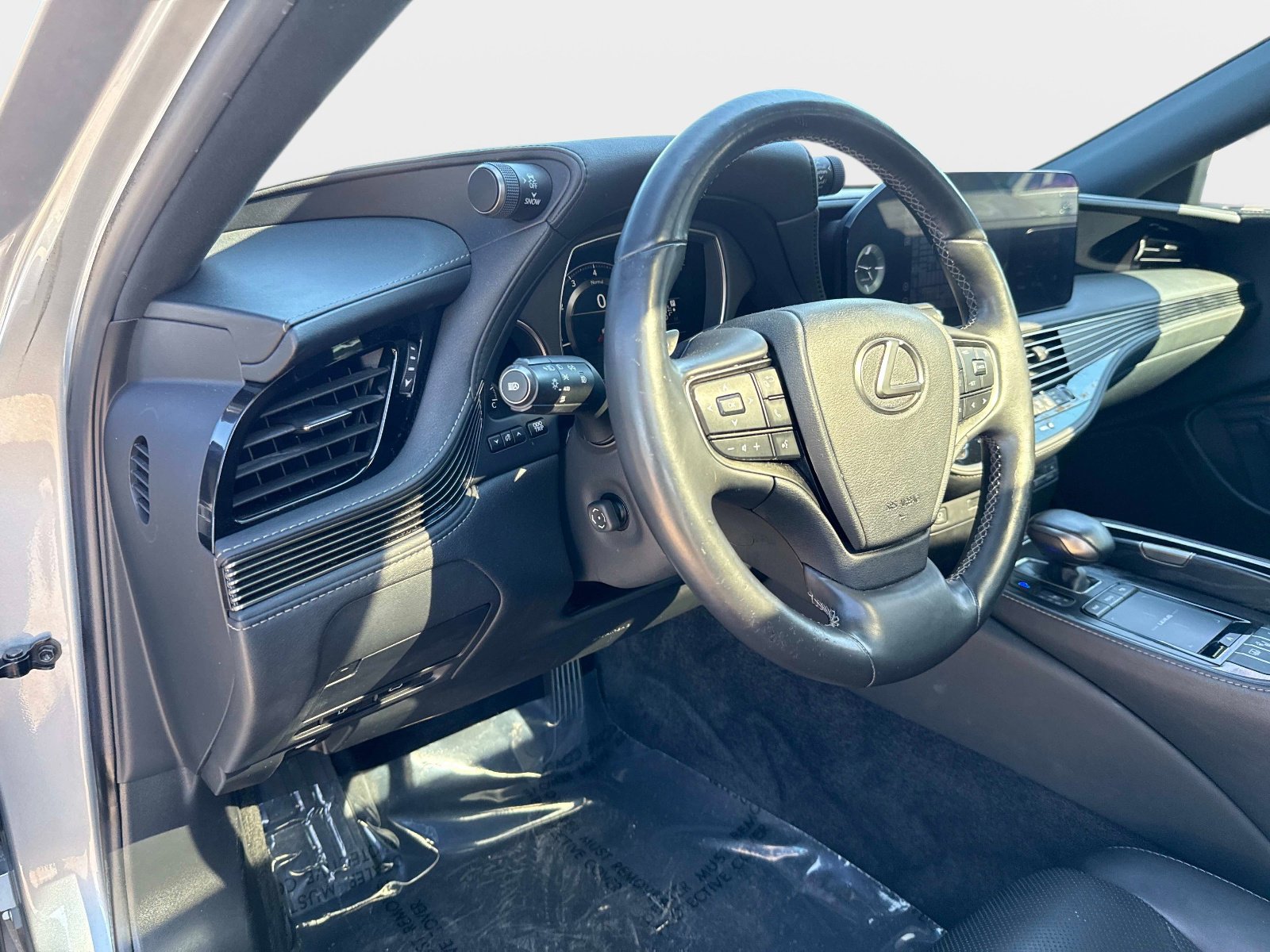 Used 2021 Lexus LS 500 w/ Accessory Package (Z2) image 19