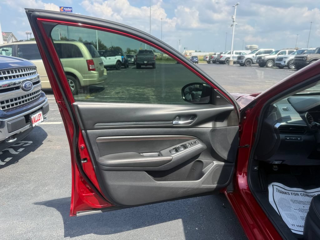 Used 2020 Nissan Altima 2.5 SR w/ Premium Package FWD image 15