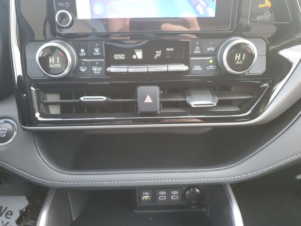 Used 2023 Toyota Highlander LE image 17