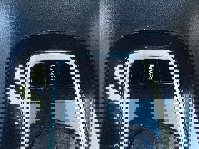 Used 2025 Toyota Corolla LE image 21