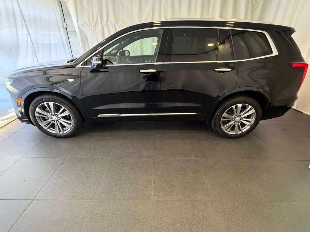 Used 2023 Cadillac XT6 Premium Luxury AWD/4WD image 2