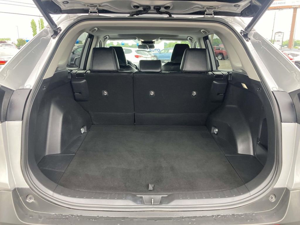 Used 2022 Toyota RAV4 XLE Premium AWD/4WD image 14