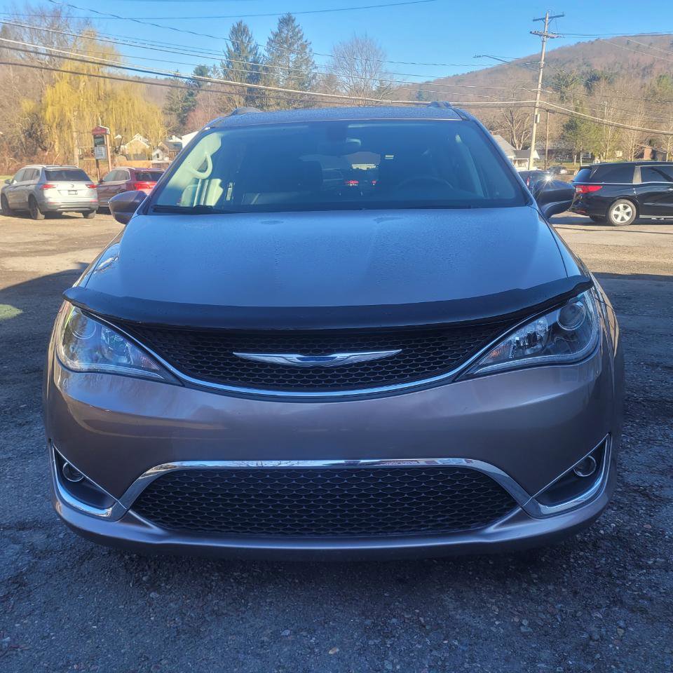 Used 2017 Chrysler Pacifica Touring-L w/ Tire & Wheel Group image 3