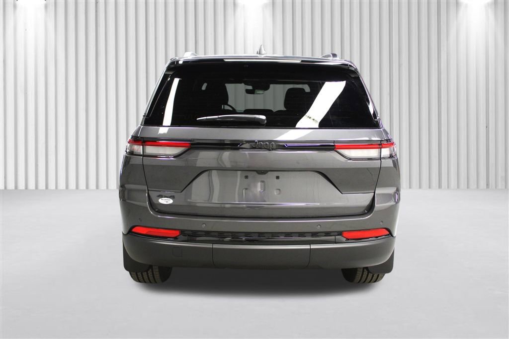 New 2025 Jeep Grand Cherokee Altitude image 4