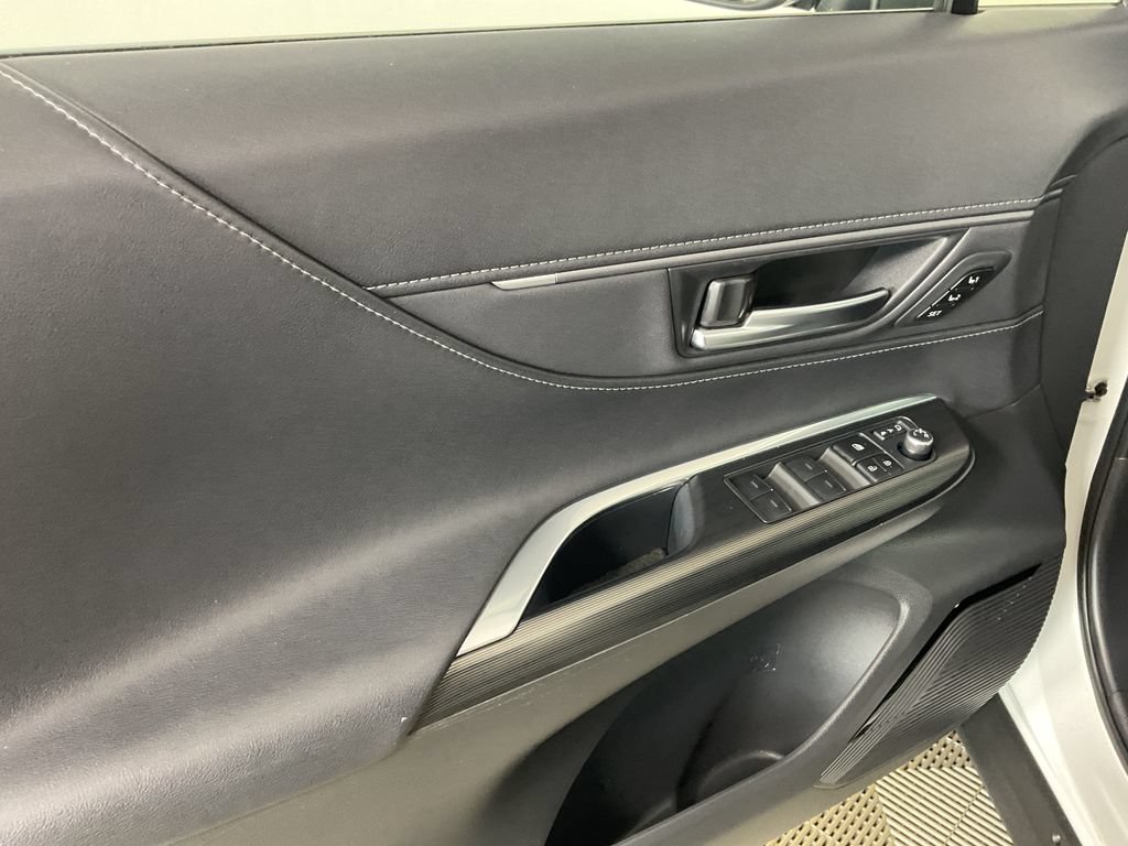 Used 2023 Toyota Venza Nightshade AWD/4WD image 17