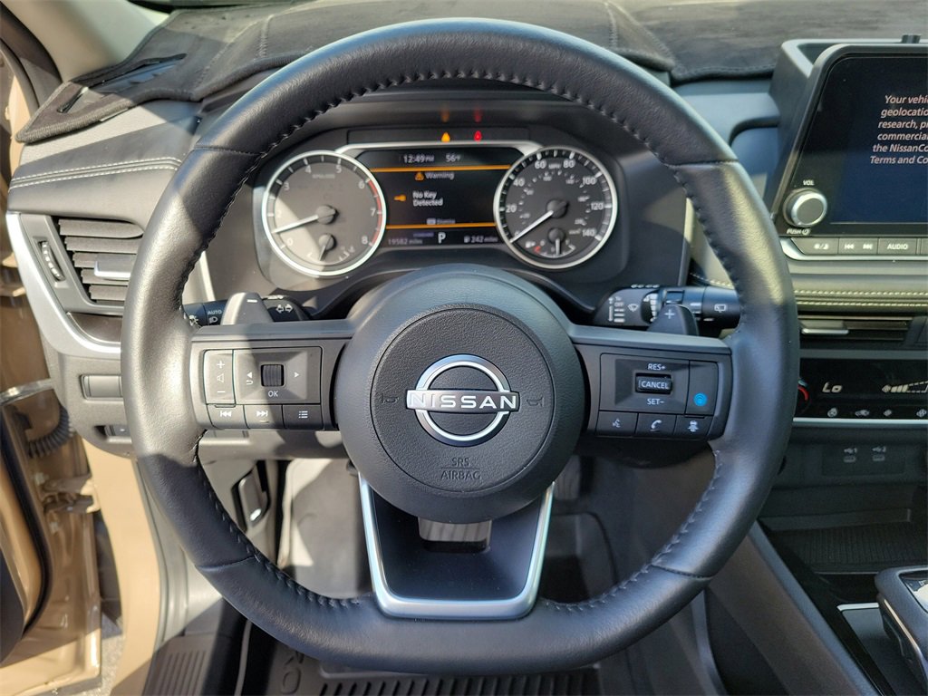 Used 2024 Nissan Rogue SV w/ SV Premium Package image 24