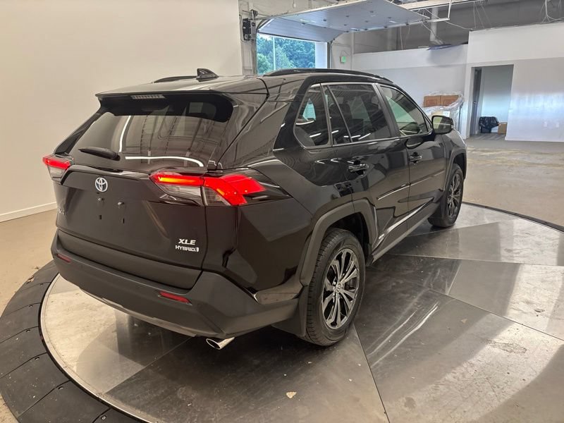 Used 2022 Toyota RAV4 XLE Premium AWD/4WD image 3