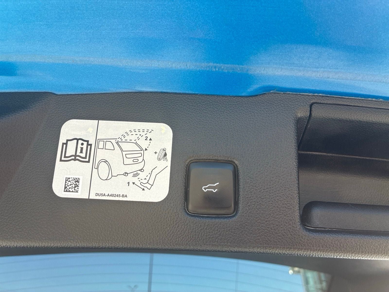 Used 2020 Ford Escape Titanium AWD/4WD image 6