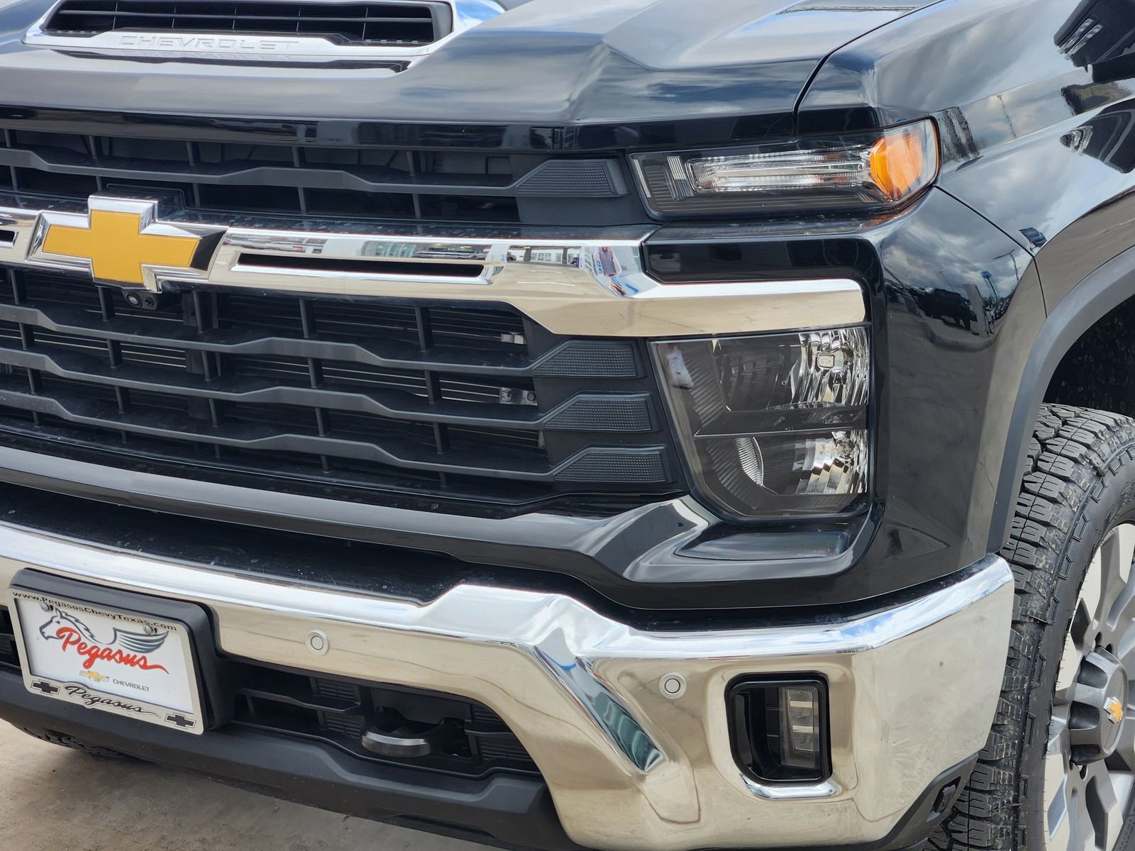 New 2025 Chevrolet Silverado 2500 LT w/ Texas Edition image 9