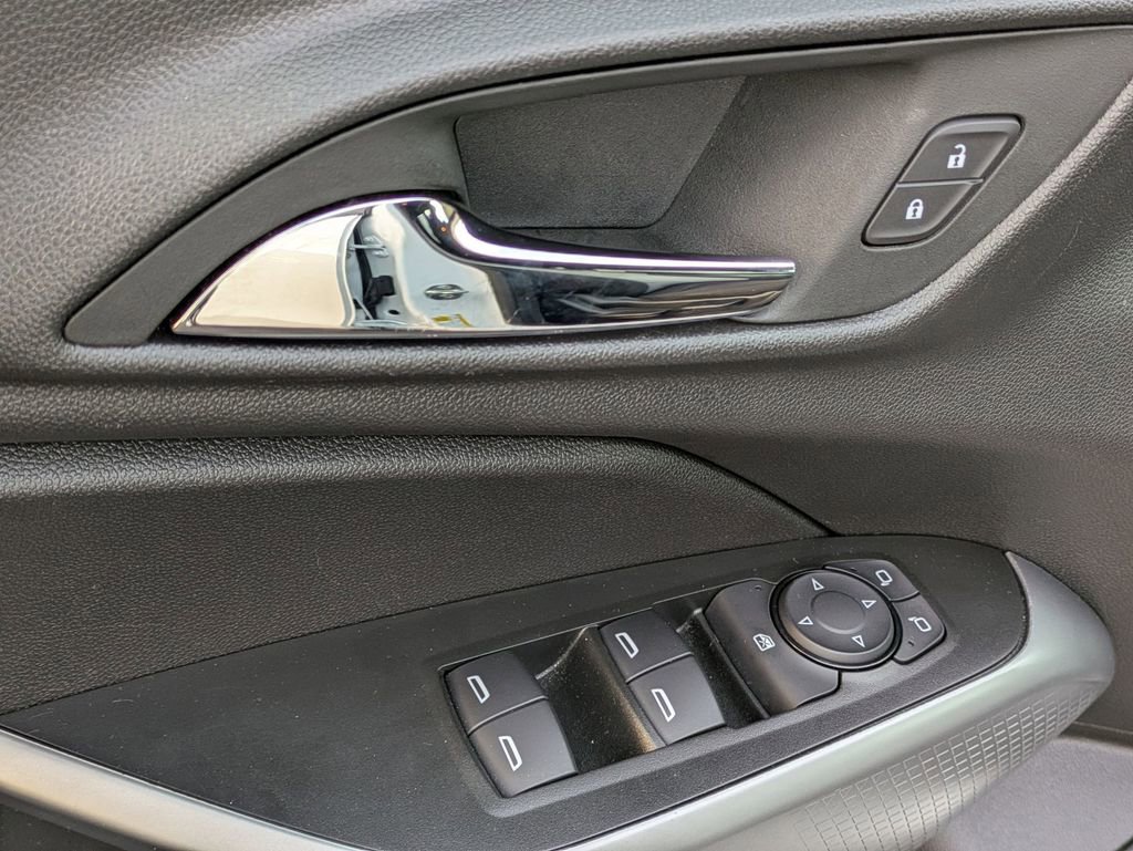 Used 2025 Chevrolet Trax LS image 13