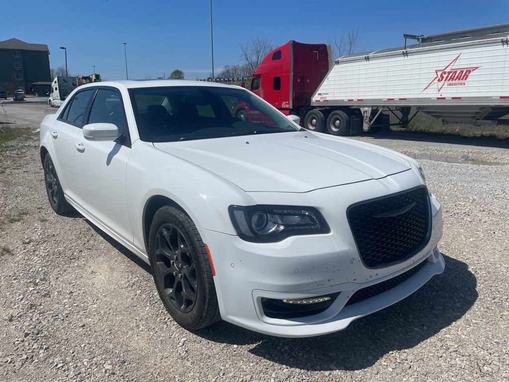 Used 2022 Chrysler 300 Touring L w/ Popular Equipment Group AWD/4WD image 4