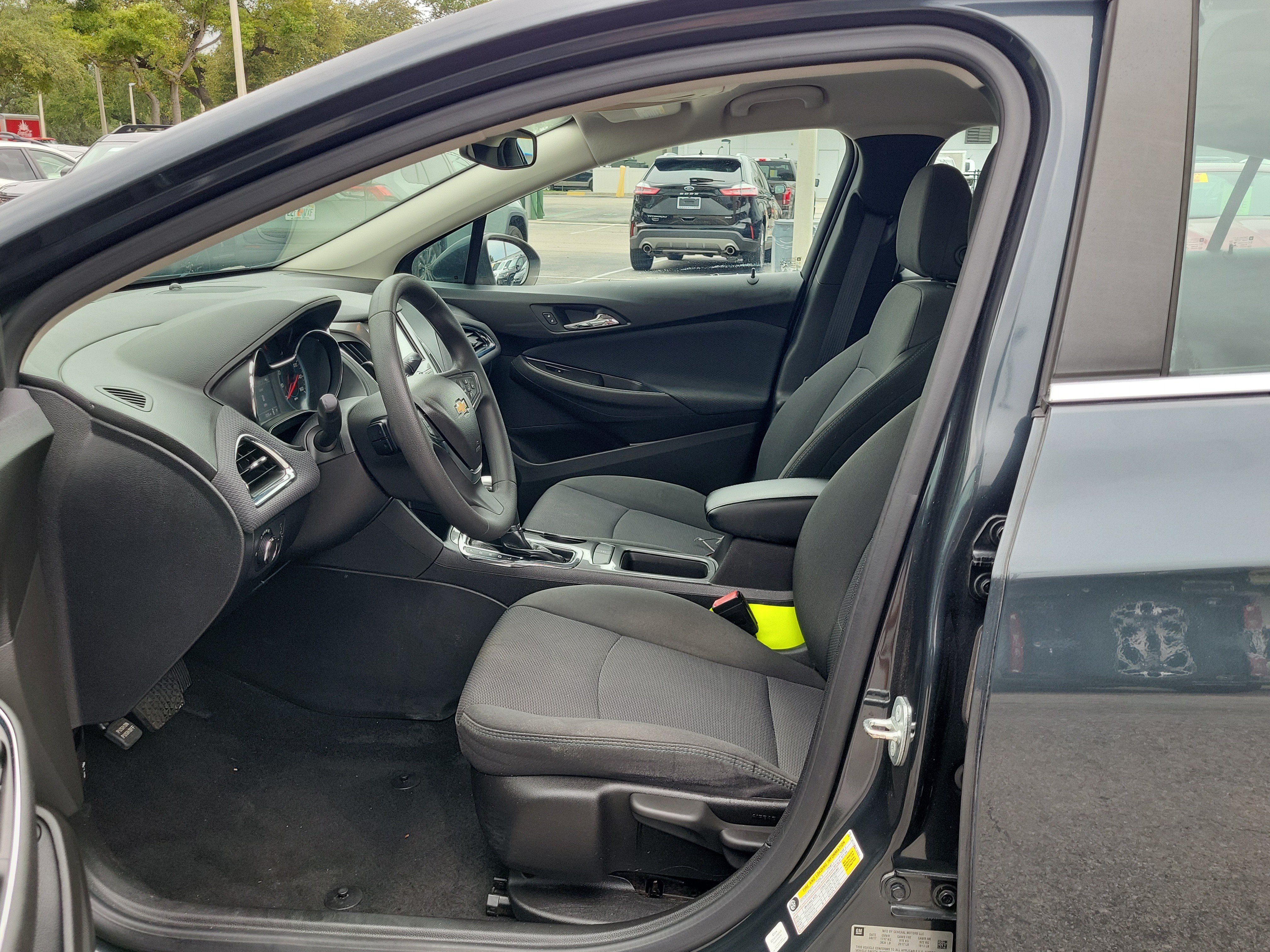 Used 2018 Chevrolet Cruze LT FWD image 20