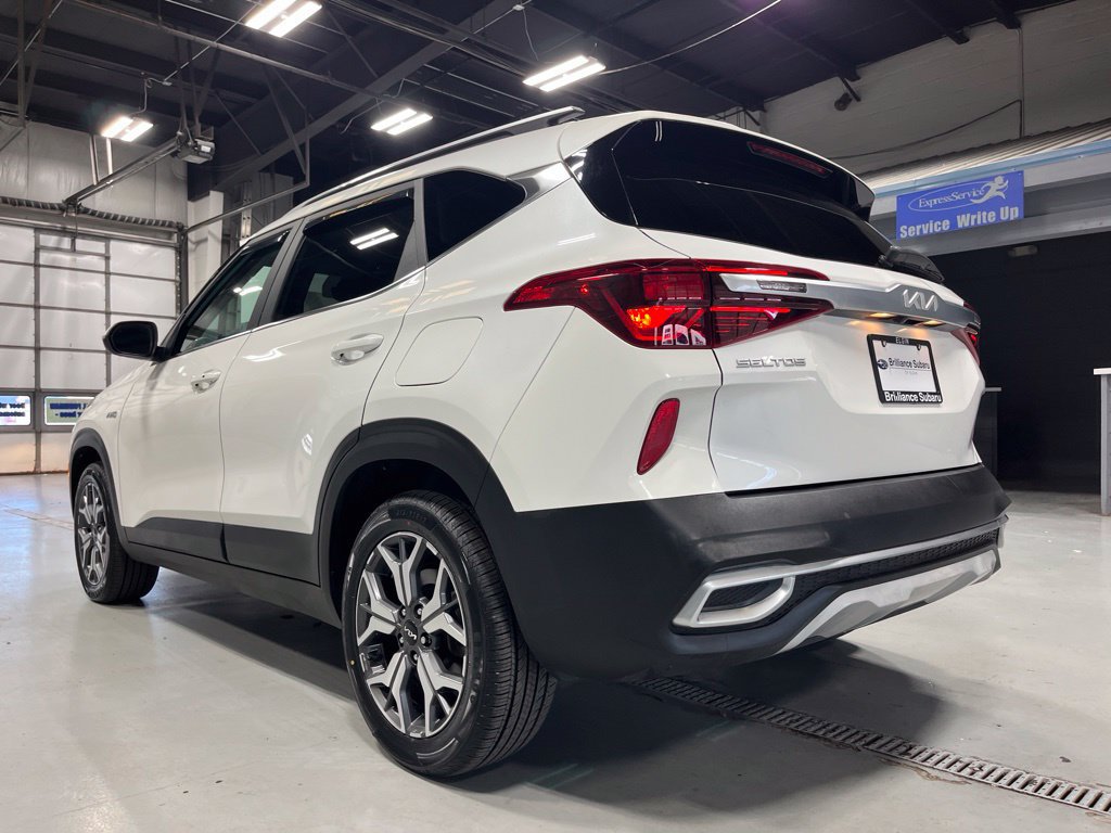 Used 2022 Kia Seltos EX AWD/4WD image 5