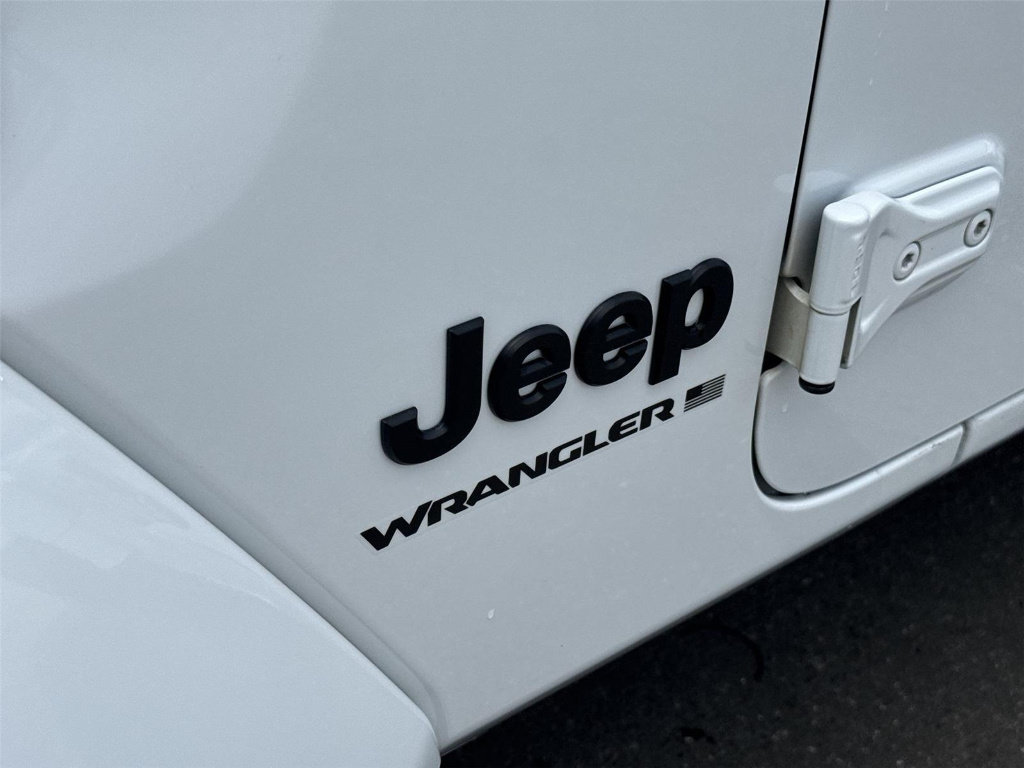 Used 2025 Jeep Wrangler Unlimited Sahara AWD/4WD image 27