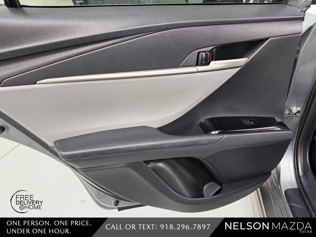 Used 2025 Toyota Camry SE w/ Convenience Package FWD image 38