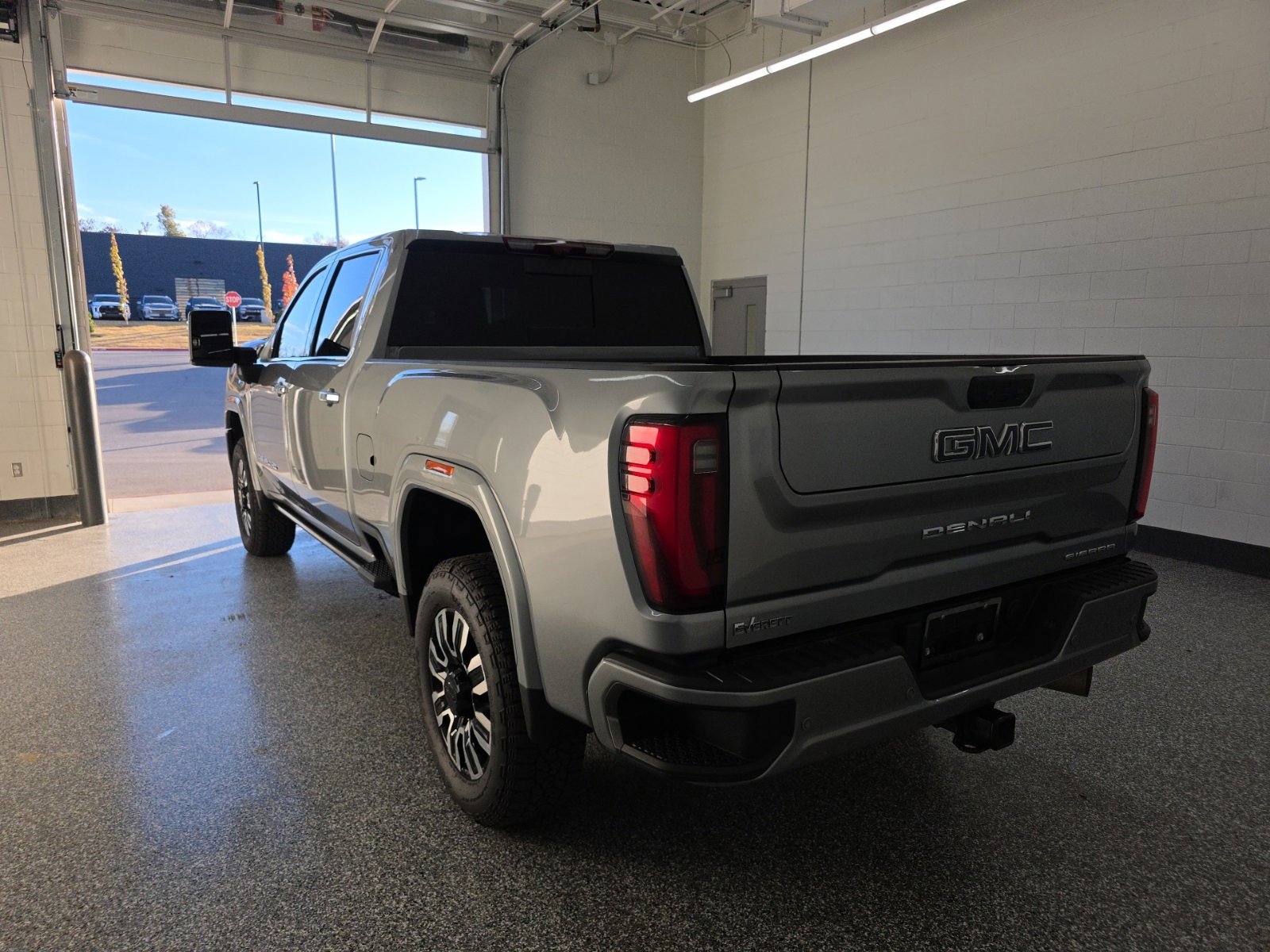 Used 2024 GMC Sierra 2500 Denali Ultimate w/ Max Trailering Package image 3