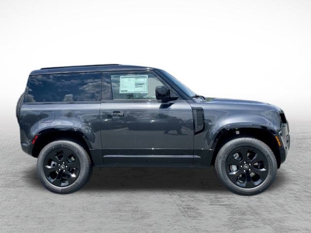 New 2025 Land Rover Defender 90 X-Dynamic SE image 4