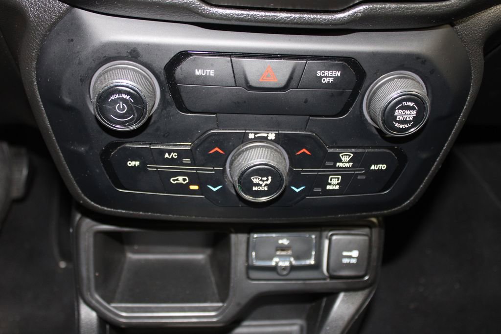 Used 2019 Jeep Renegade Latitude image 42