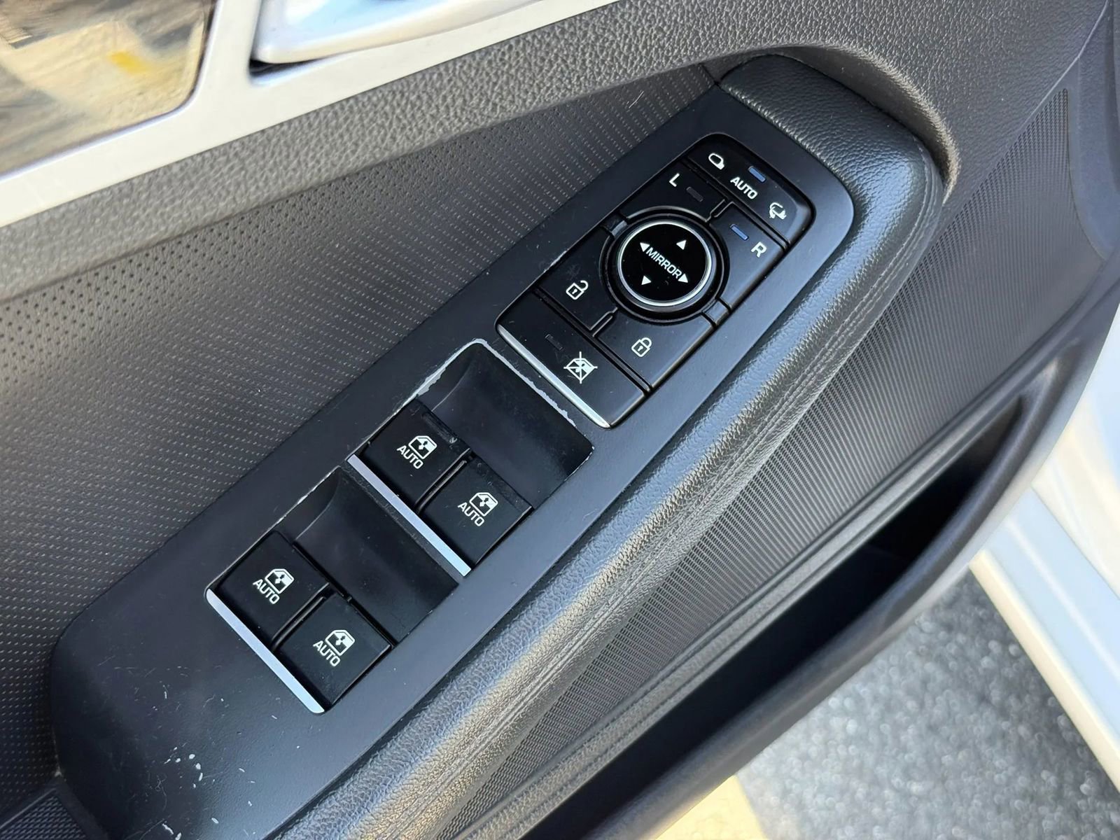 Used 2015 Hyundai Genesis 3.8 RWD image 15