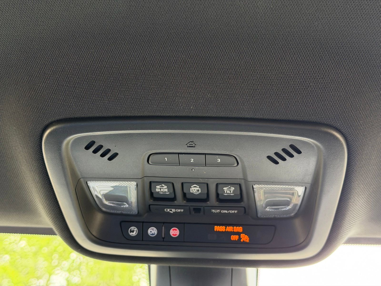 Used 2023 Chevrolet Traverse LT w/ LT Premium Package FWD image 21