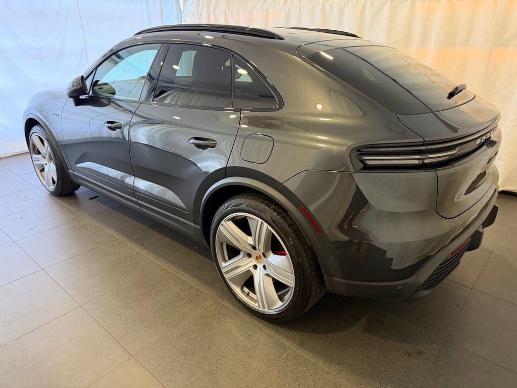 Certified 2025 Porsche Macan 4S Electric AWD/4WD image 3