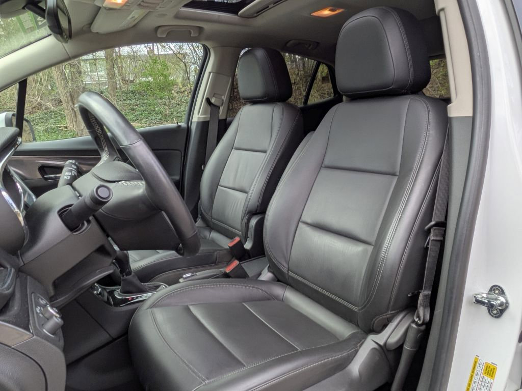 Used 2019 Buick Encore Essence w/ Experience Buick Package image 12