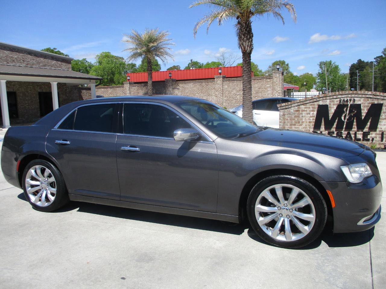 Used 2018 Chrysler 300 Limited w/ Safetytec Plus Group image 2