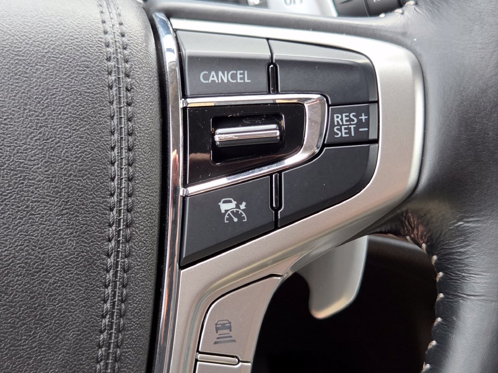 Used 2018 Mitsubishi Outlander 4WD Plug-In Hybrid image 16